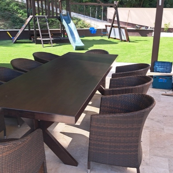 Egyedi prémium asztal